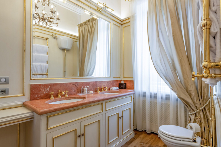 Bathroom 5, Villa Valentini Bonaparte, Perugia