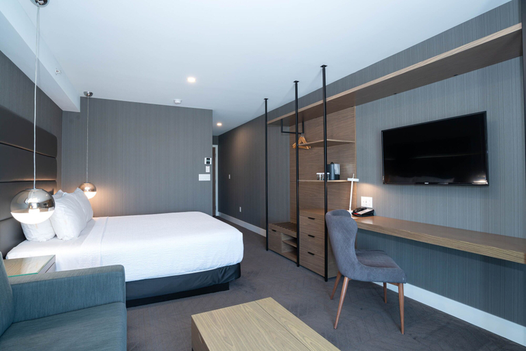 Bedroom 3, Sandman Signature Calgary Airport Hotel, Division No. 6