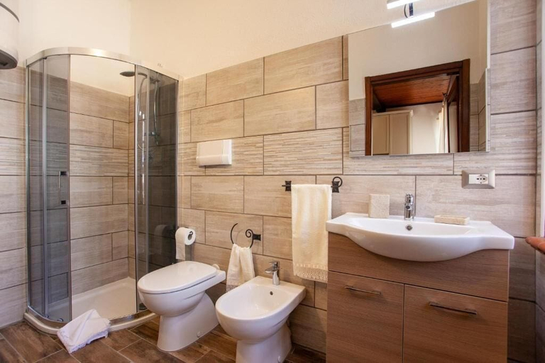 Bathroom, B&B Villa delle Rose, Nuoro