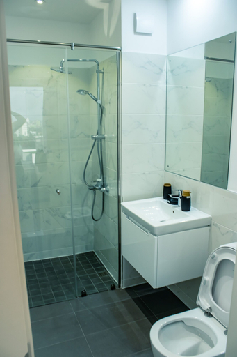 Bathroom 4, The Lennox Abode, Accra