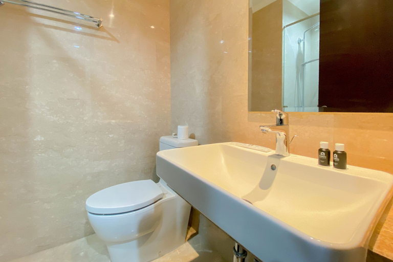 Bathroom 3, Spacious And Combined 2Br At Menteng Park Apartment, Jakarta Barat