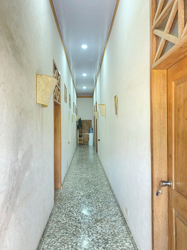Others 4, Hotel bless, Tela