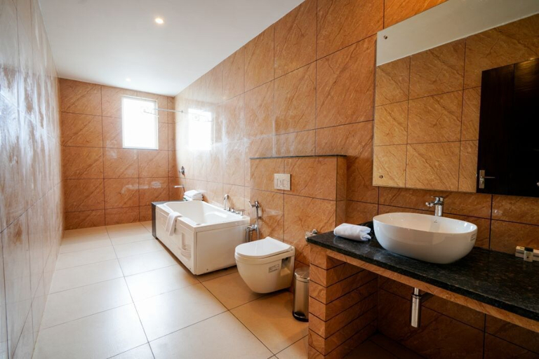 Bathroom 4, Antaraal Resort And Spa, Kangra