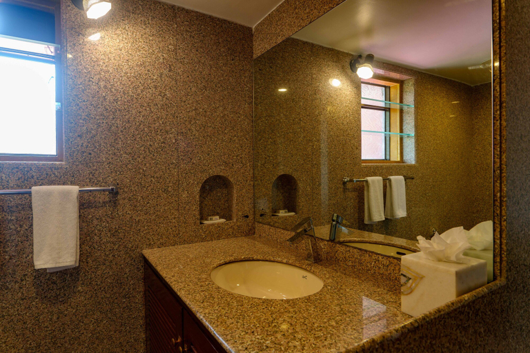 Bathroom 3, Amã Stays & Trails Dulwich Terrace, Panchgani, Satara