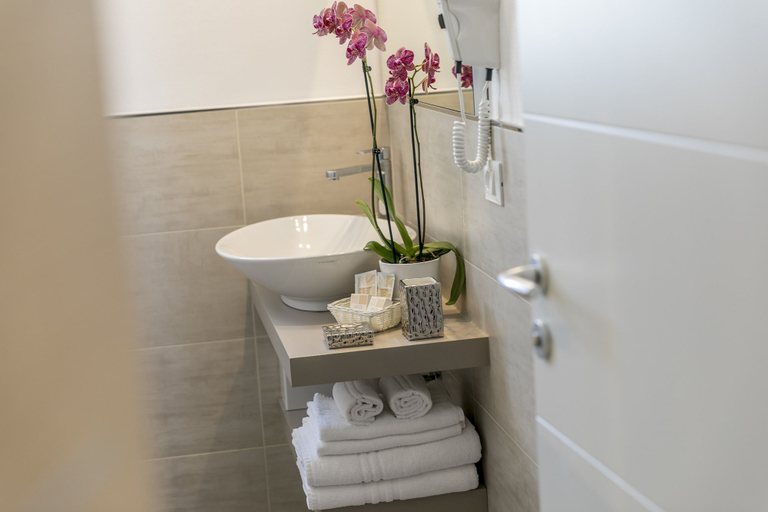 Bathroom 4, Hotel Riviera, Ravenna