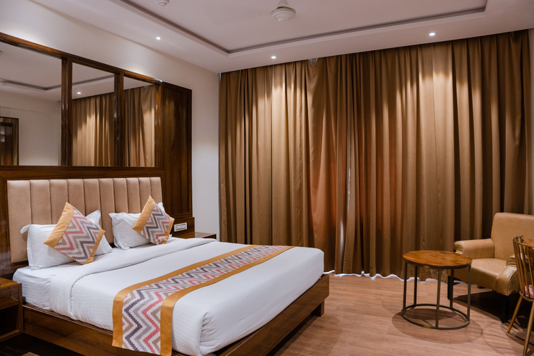 Bedroom 3, Oaktree Hotel, Morbi