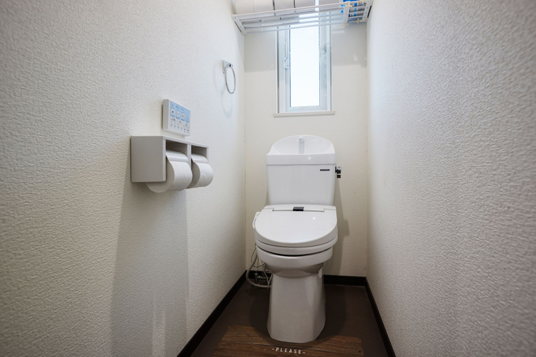 Bathroom 3, Venus, Nakijin