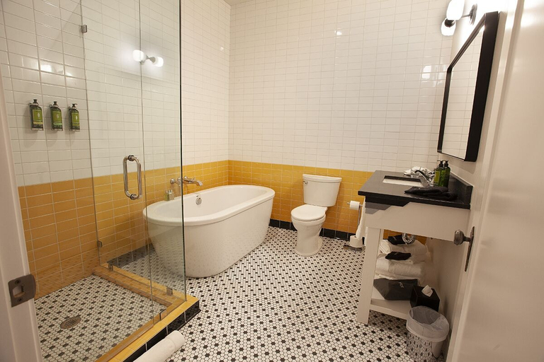 Bathroom 4, Greyhound Inn, Smith