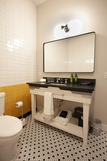 Bathroom 4, Greyhound Inn, Smith