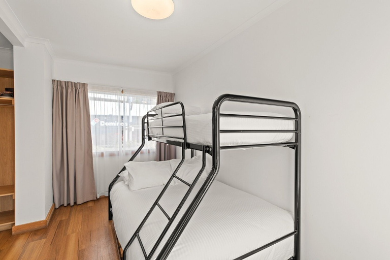 Bedroom 3, Airlie Beach Hotel, Whitsunday