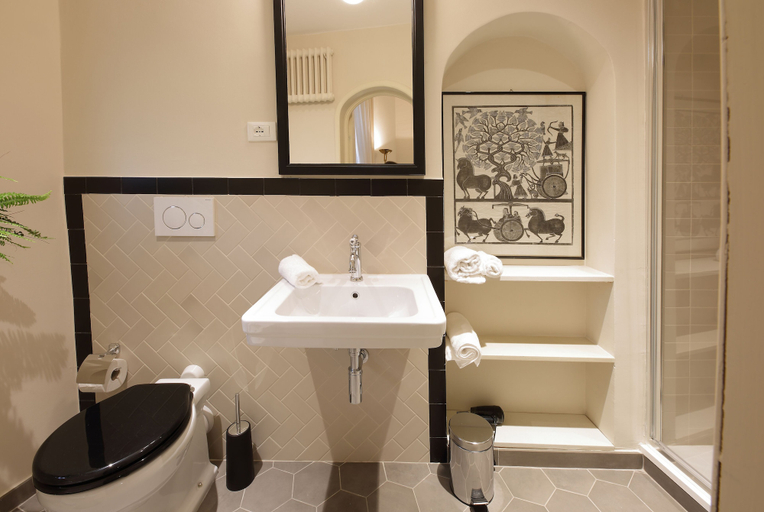Bathroom 5, Corsini Tintori Guest House, Florence