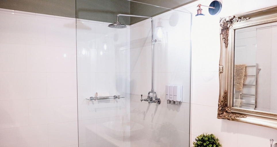 Bathroom 4, Holbrook Hotel, Greater Hume Shire - Pt B