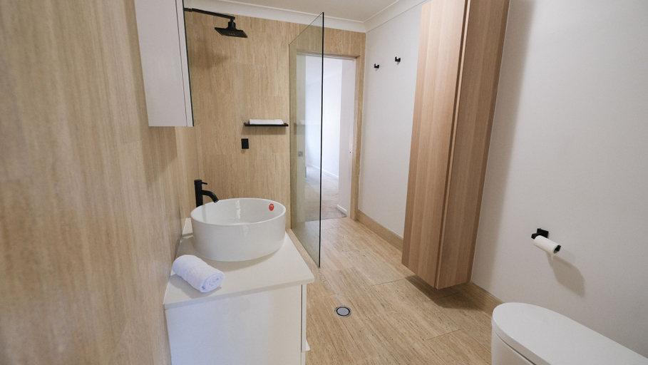 Bathroom 3, El Dorado Apartments, Gold Coast