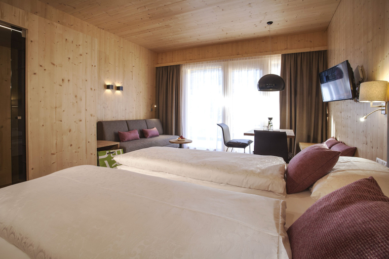 Bedroom 3, natürlich Hell. Aparthotel & Camping, Schwaz