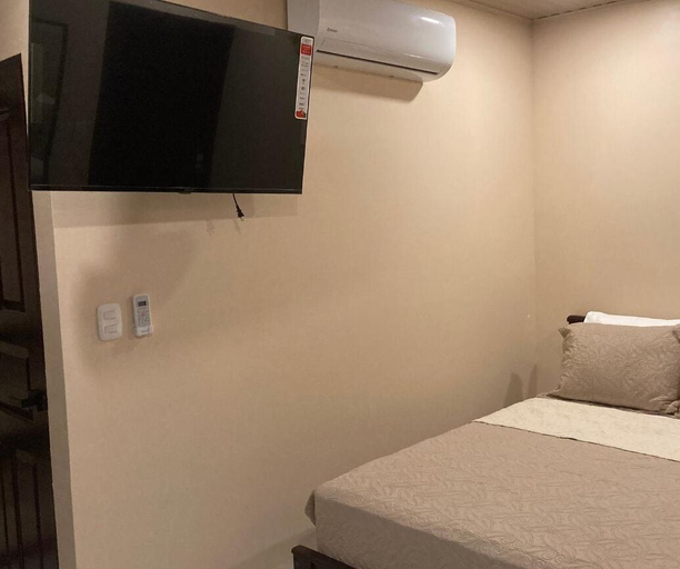 Bedroom 2, Mountain Top Park Hotel, Aguirre