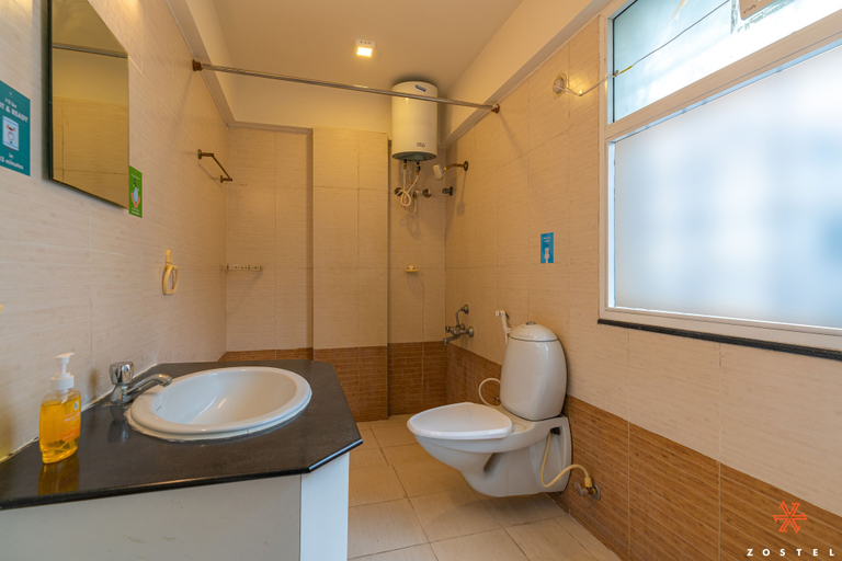 Bathroom 5, Zostel Bangalore (Koramangala), Bangalore