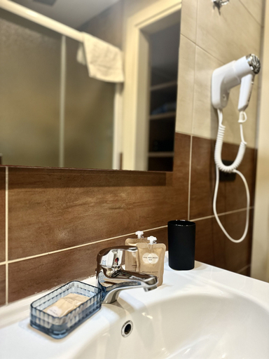 Bathroom 5, Hotel Giacosa, Milano