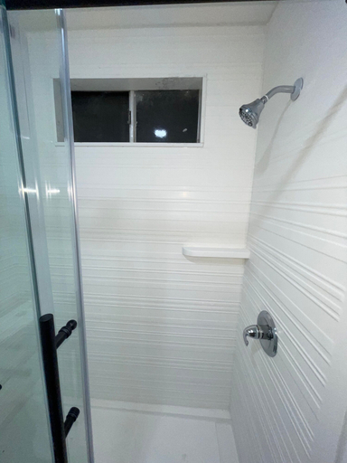 Bathroom 4, New Star Inn. El Monte, CA - Los Angeles, Los Angeles