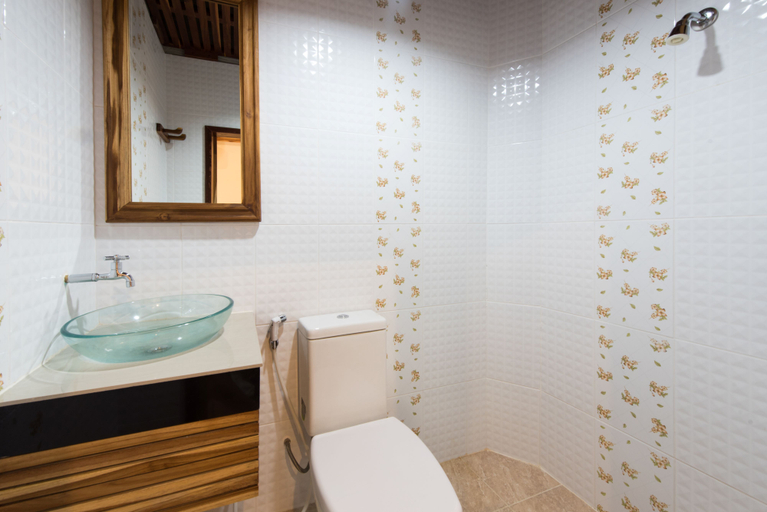 Bathroom 3, Thongphaphum River, Thong Pha Phum