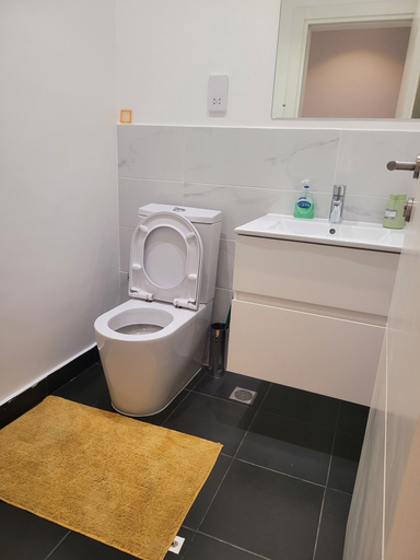 Bathroom 3, RT PROPERTIES @ THE GARDENS, Accra