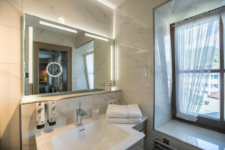 Bathroom 4, Hotel Oberschmied, Traunstein