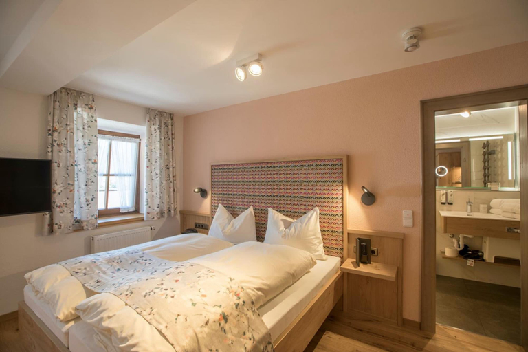 Bedroom 3, Hotel Oberschmied, Traunstein