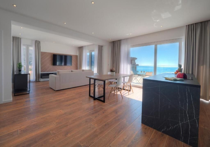 Others 4, Horizon Two Bedroom Penthouse Hot tub