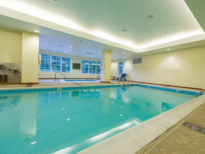 Sport & Beauty, Hampton Inn & Suites Vicksburg, Warren