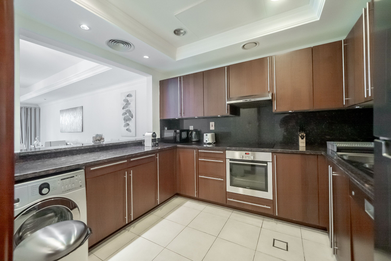Private kitchen 5, Stylish Urban 1BR Gem in Fairmont-90AB2, Dubai