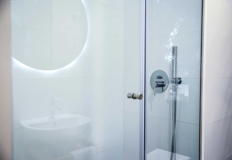 Bathroom 3, hotel singular aeroporto, Maia