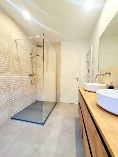 Bathroom 2, New Large 2 bedrooms with Parking, Luxembourg