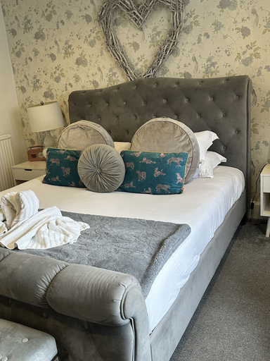 Bedroom 3, The swan inn, Wiltshire
