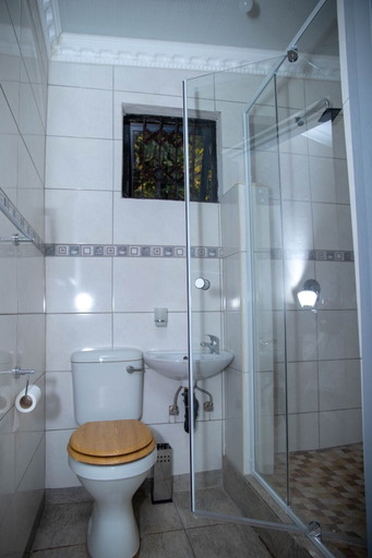 Bathroom, Ecogreen Guesthouse, Waterberg