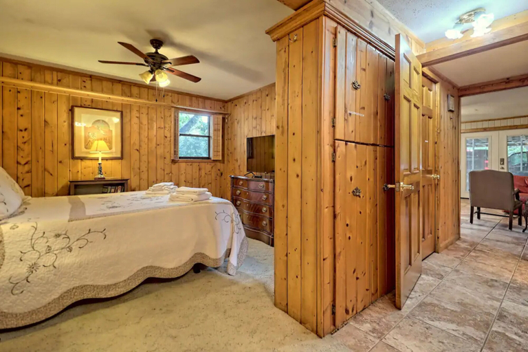 Bathroom 4, T Landing Top & Bottom Units, Rabun