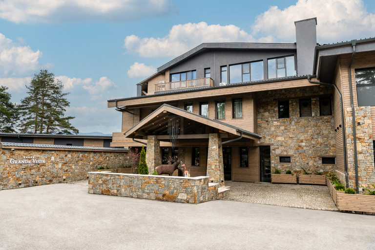Exterior & Views