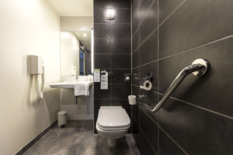 Bathroom 25