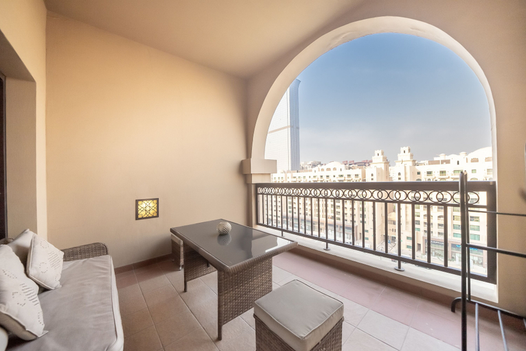 Balcony 4, Stylish Urban 1BR Gem in Fairmont-90AB2, Dubai