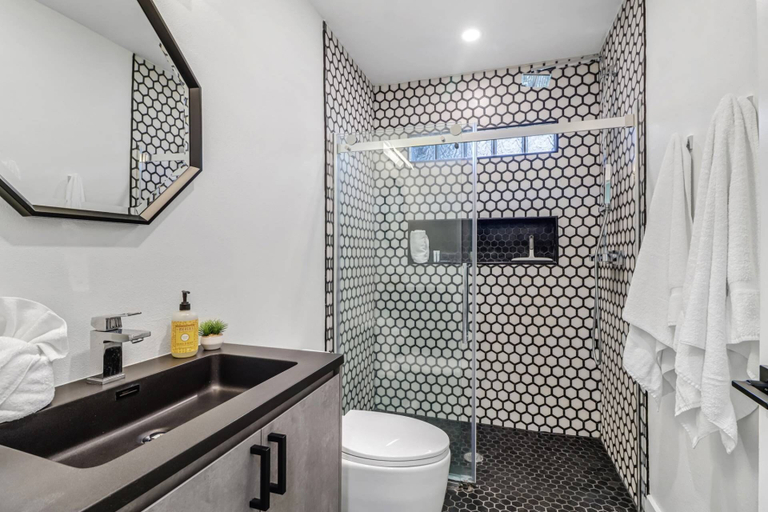 Bathroom 4, 1449 Braman Ave, Lee