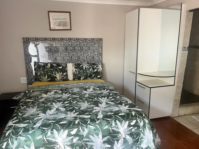 Bedroom 3, Ecogreen Guesthouse, Waterberg