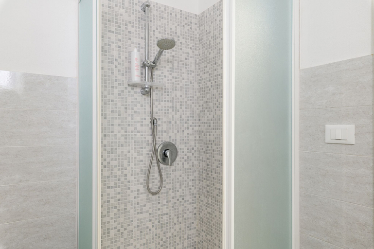 Bathroom 4, Trullo Chiara con piscina by Wonderful Italy, Brindisi