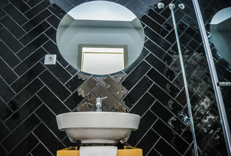 Bathroom 3, hotel singular aeroporto, Maia