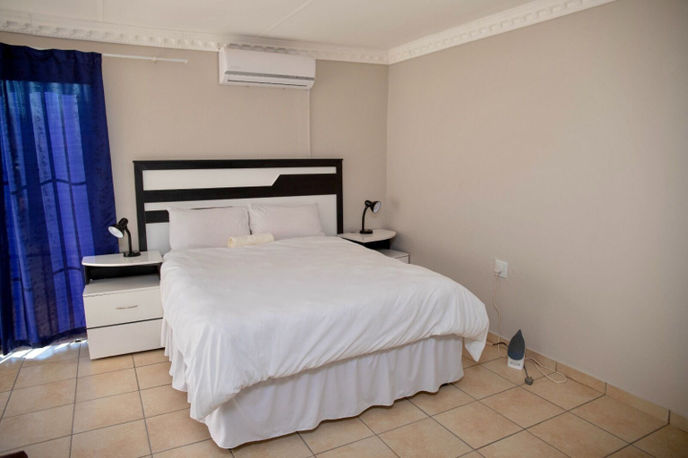 Bedroom 4, Ecogreen Guesthouse, Waterberg