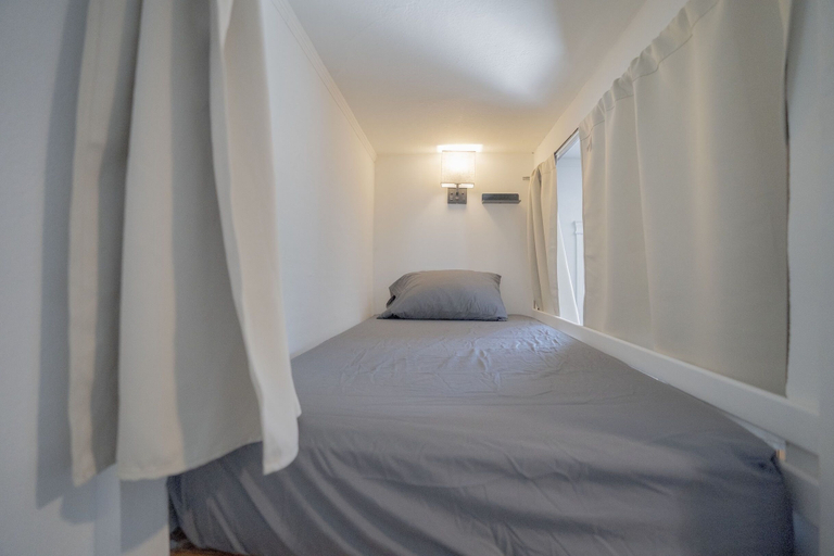 Bedroom 2, Burlington Hostel, Los Angeles
