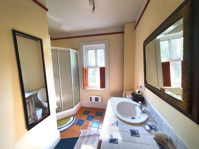 Bathroom 4, Le Salon des Inconnus, Papineau
