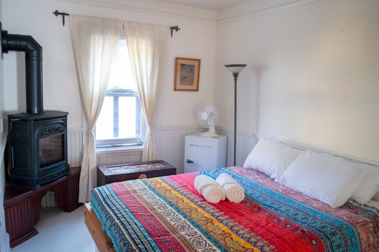 Bedroom 3, Le Salon des Inconnus, Papineau