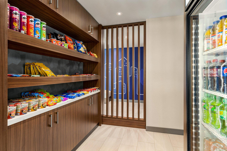 Food & Drinks 3, Holiday Inn Express Strathroy By IHG, Middlesex