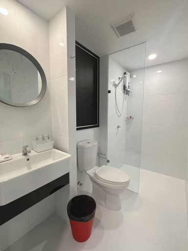Bathroom 5, 14 Sathorn Hotel, Khlong San