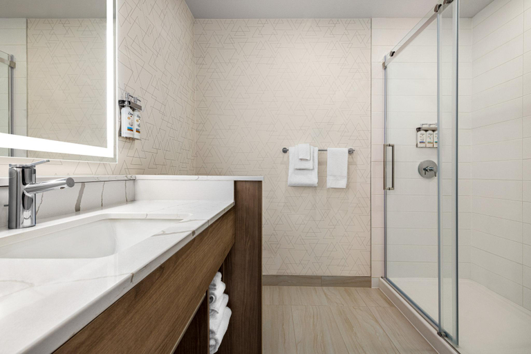 Bathroom 2, Holiday Inn Express Strathroy By IHG, Middlesex