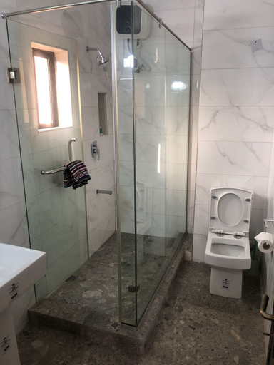 Bathroom 3, Roban Hotels Limited, Enugu North