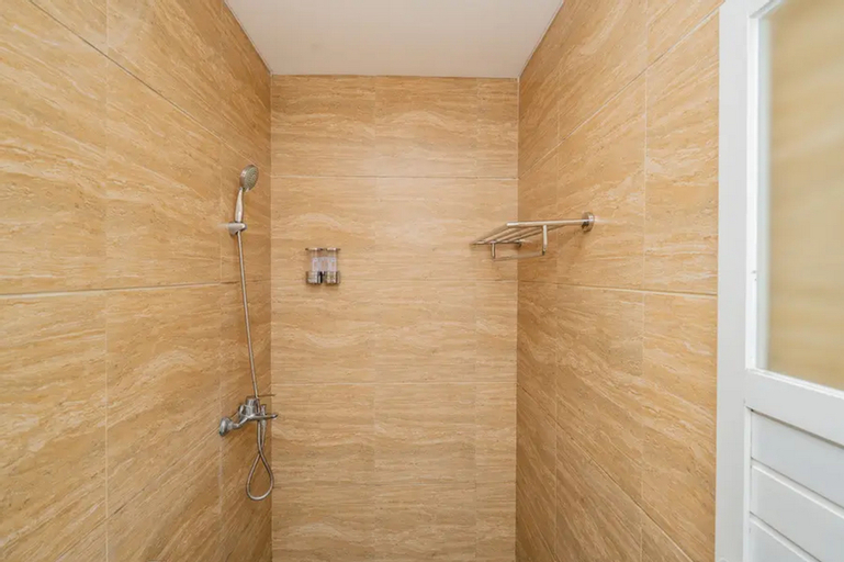 Bathroom 11